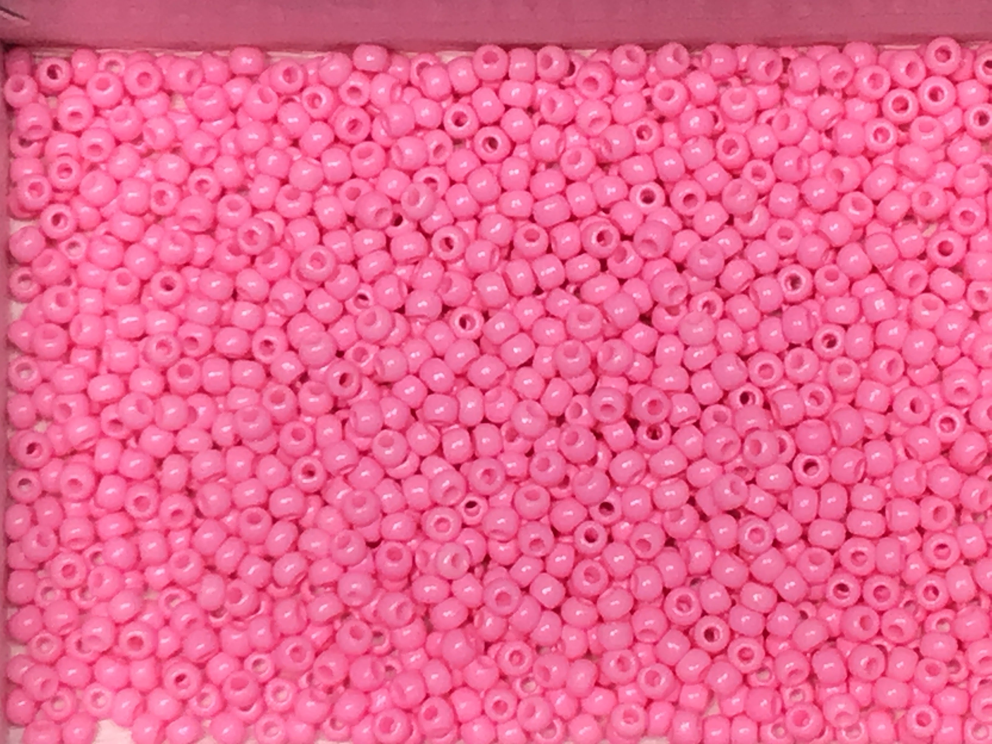 Macaron Seed Beads Size 11/0 - Strawberry