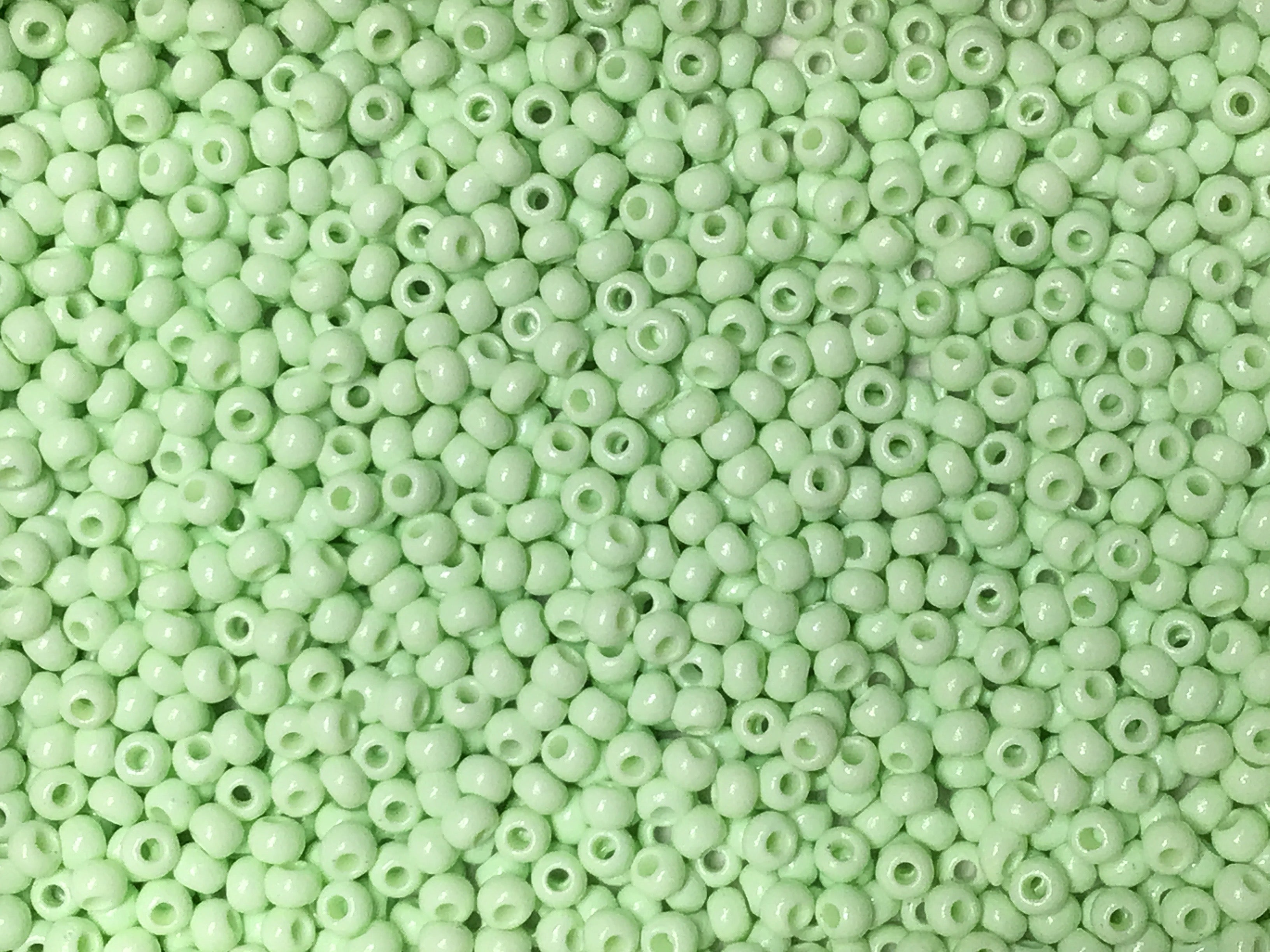 Macaron Color Seed Beads Size 11/0 - Pistachio