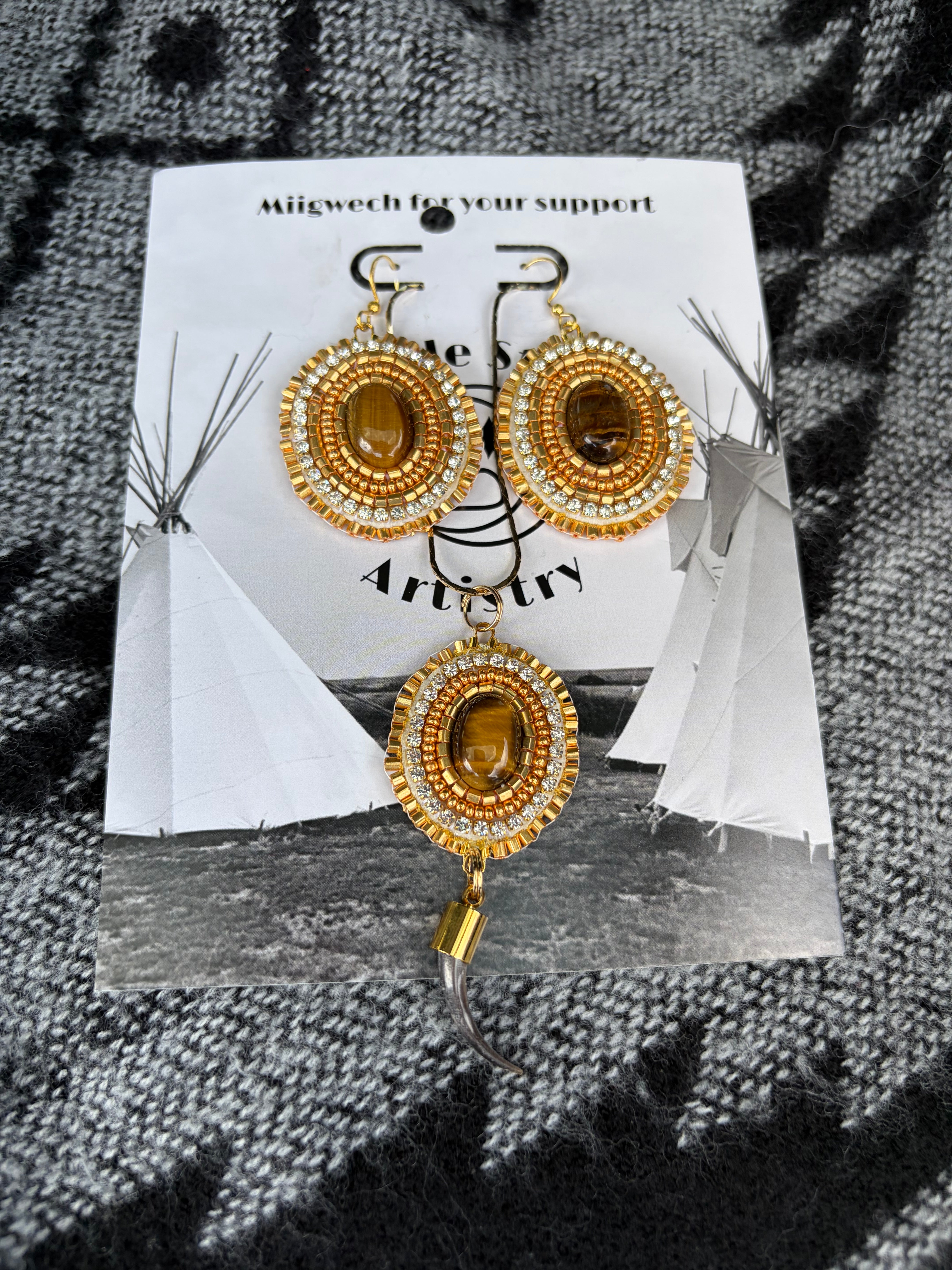 Dorienne Proulx Set Tigers Eyes and Talon